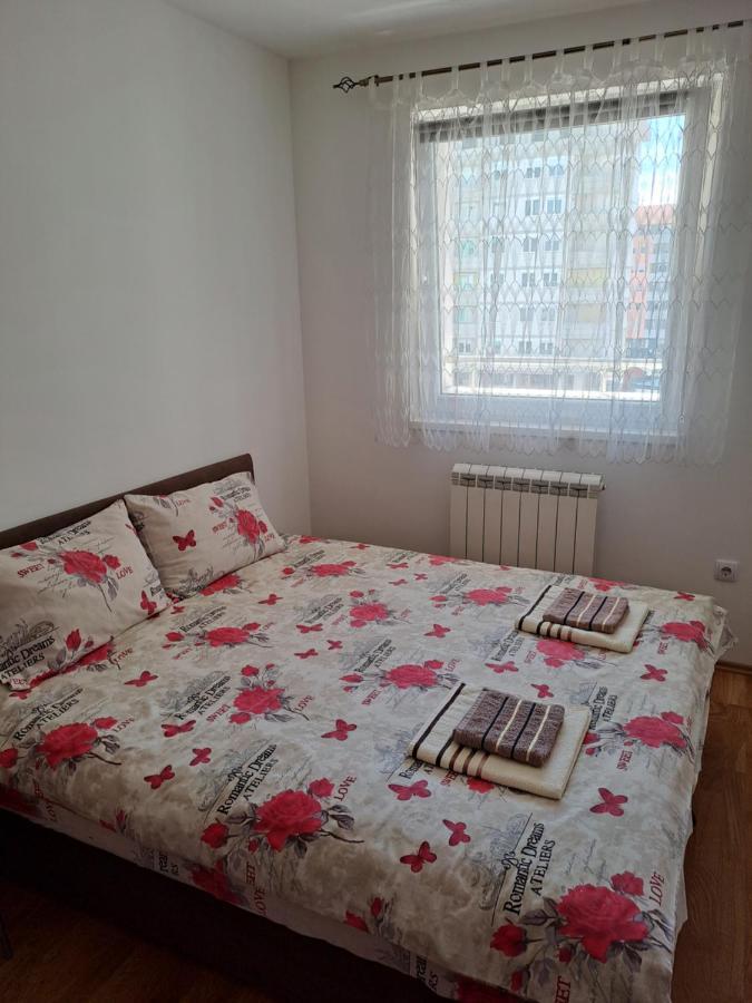 Stan na dan Nevena Appartement Lukavica Buitenkant foto