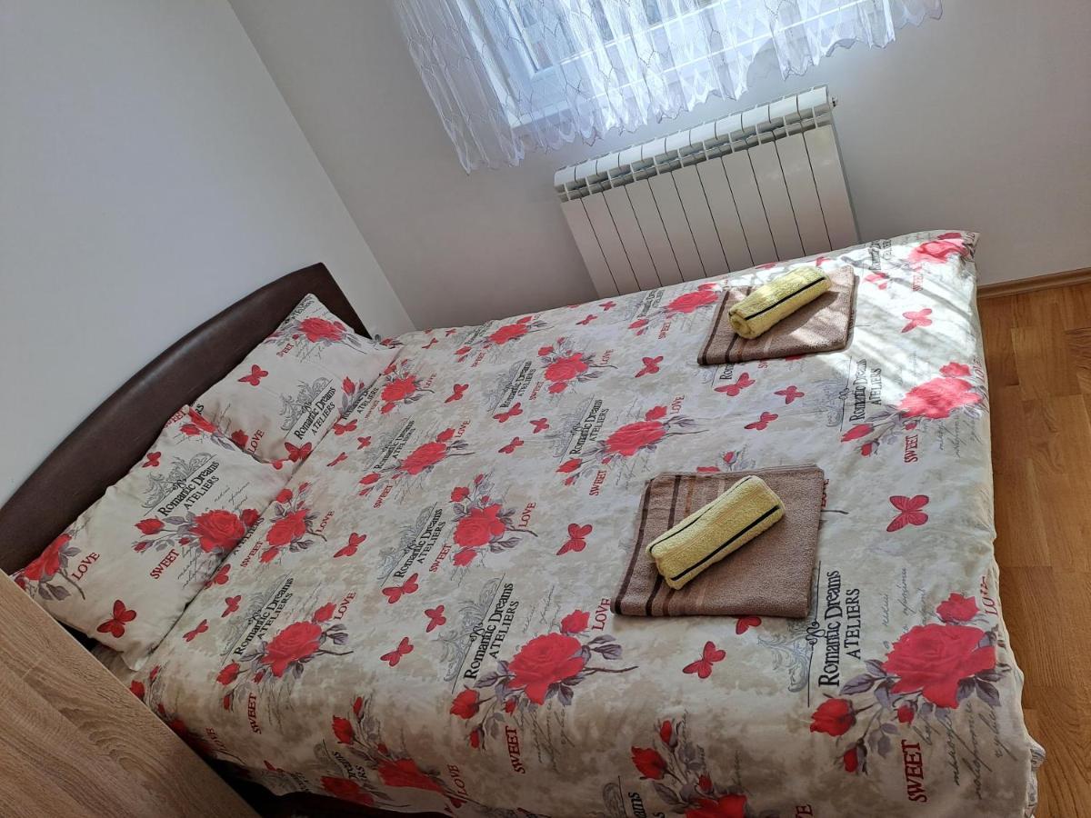 Stan na dan Nevena Appartement Lukavica Buitenkant foto